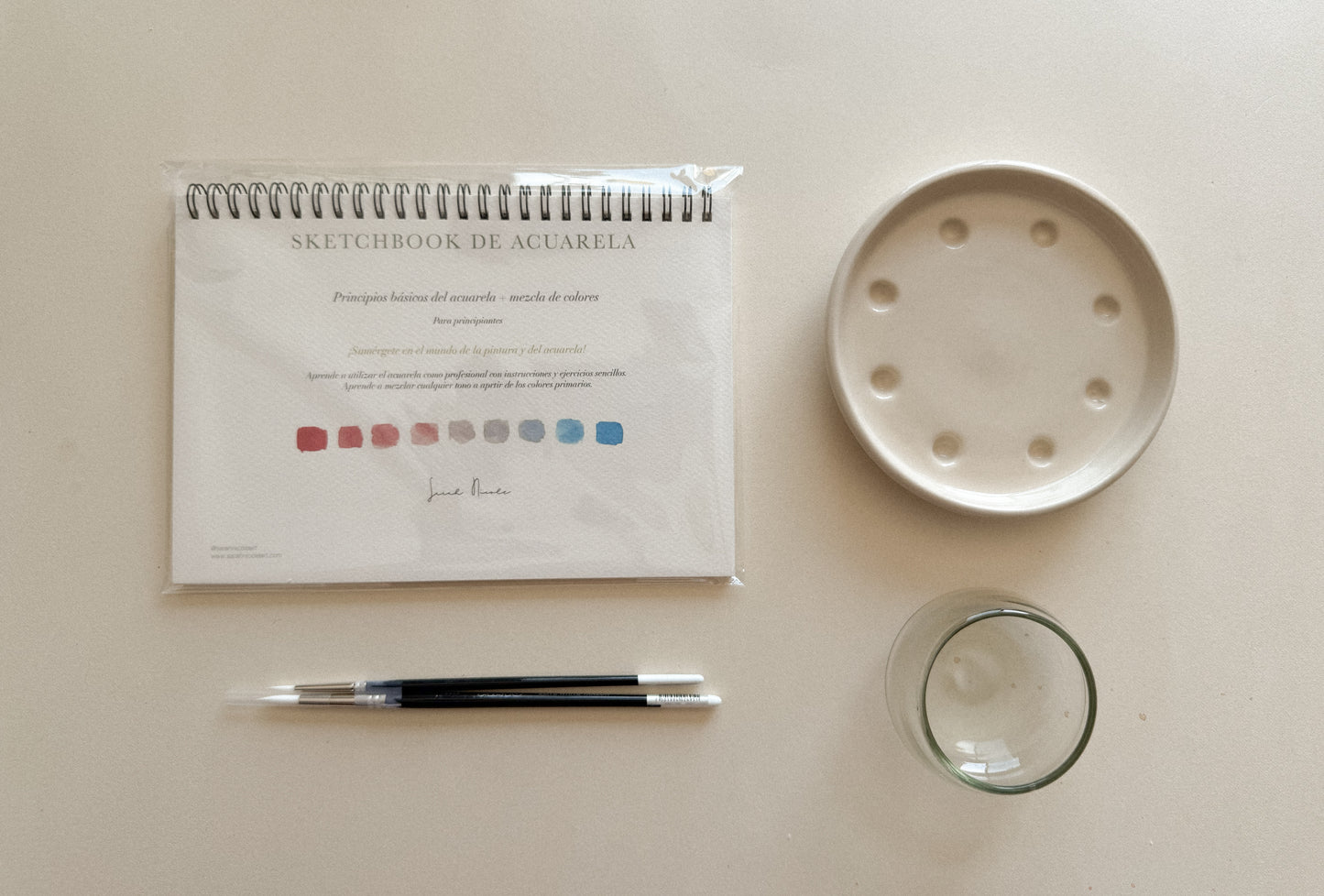 Kit 6 (Sketchbook + acuarelas + pinceles + vaso + paleta)