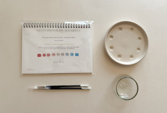 Kit 6 (Sketchbook + acuarelas + pinceles + vaso + paleta)